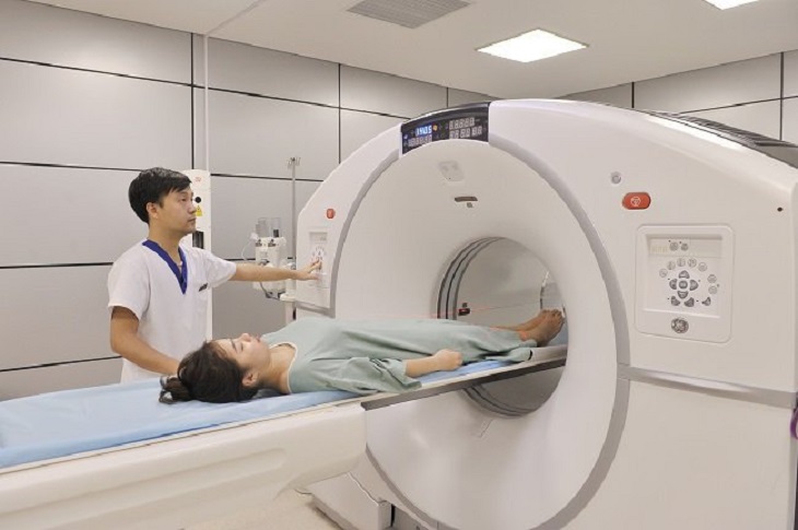Chụp CT scan bụng thường được chỉ định ở những bệnh nhân bị nghi ngờ suy thận do tắc nghẽn đường tiết niệu