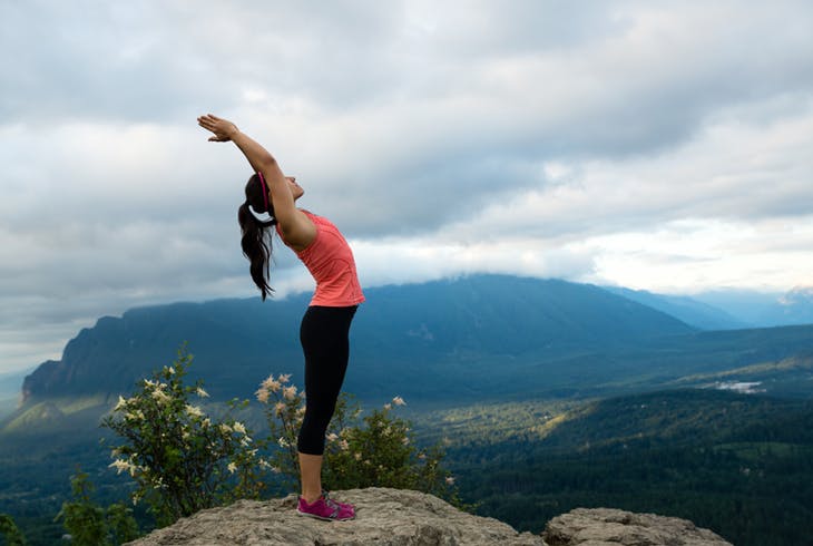 dau khop hang khi tap yoga