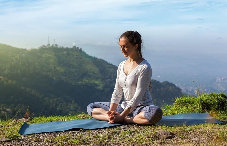 bai tap yoga cho nguoi thoai hoa khop goi