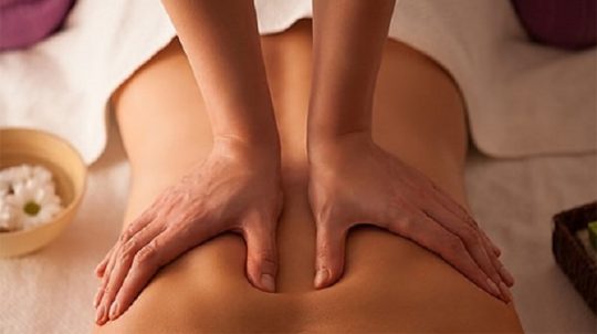 massage thoát vị đĩa đệm