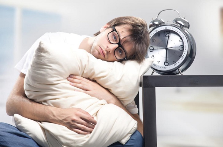 Mất ngủ vào ban đêm có thể gây ra tình trạng mệt mỏi khó chịu, nó làm ảnh hưởng nghiêm trọng đến hiệu suất công việc và chất lượng cuộc sống.