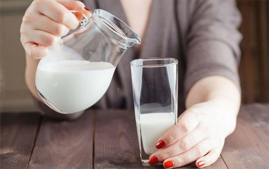 Người bị trào ngược dạ dày có nên uống sữa hay không? [Giải đáp chi tiết]