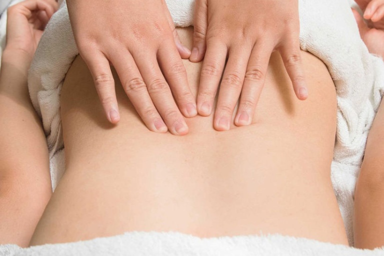Xoa bóp là những thao tác kỹ thuật đơn giản nhưng rất hiệu quả trong việc điều trị bệnh