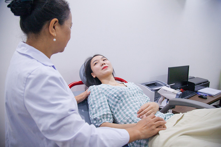 Bệnh nhân viêm cổ tử cung cần đi khám sớm để được chẩn đoán và điều trị kịp thời