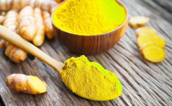 Tinh bột nghệ có chứa curcumin có khả năng chống oxy hóa, ức chế melanin