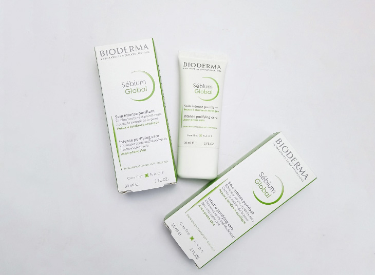 Bioderma Sebium Global có mùi thơm dễ chịu, kết cấu mỏng nhẹ