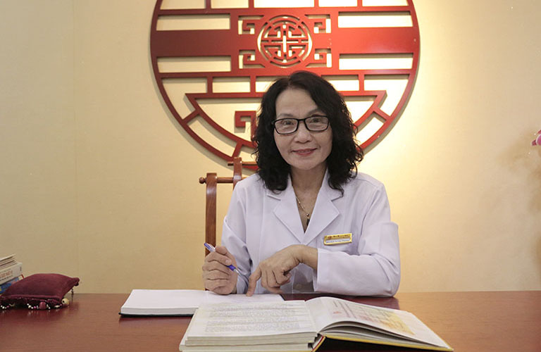 Bác sĩ Lê Phương có hơn 40 năm kinh nghiệm trị bệnh viêm xoang Bác sĩ Lê Phương có hơn 40 năm kinh nghiệm trị bệnh viêm xoang