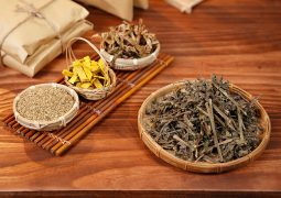 THUỐC XỊT: Kháng viêm, giảm sưng nề vùng kín, loại bỏ tình trạng ngứa ngáy và ngăn ngừa mùi hôi, làm trẻ hóa niêm mạc âm đạo.