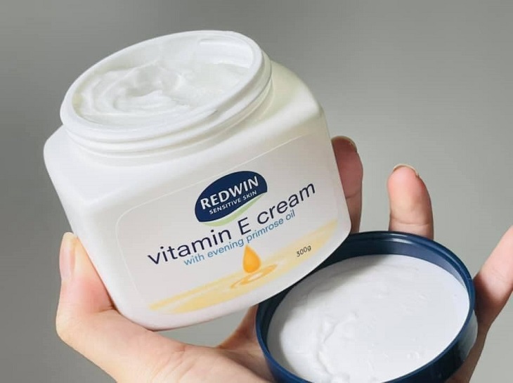 Kem dưỡng ẩm cho da dầu mụn giá học sinh Redwin Vitamin E Cream