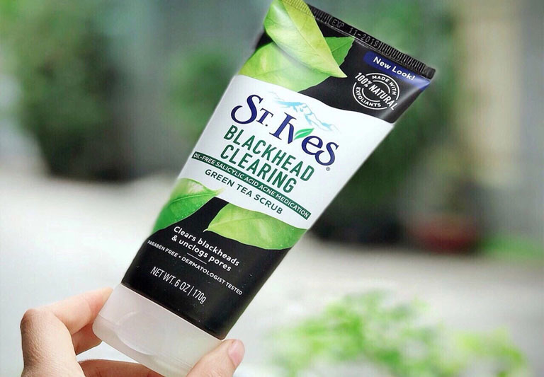 St.Ives Blackhead Green Tea Scrub có nguồn gốc từ Mỹ