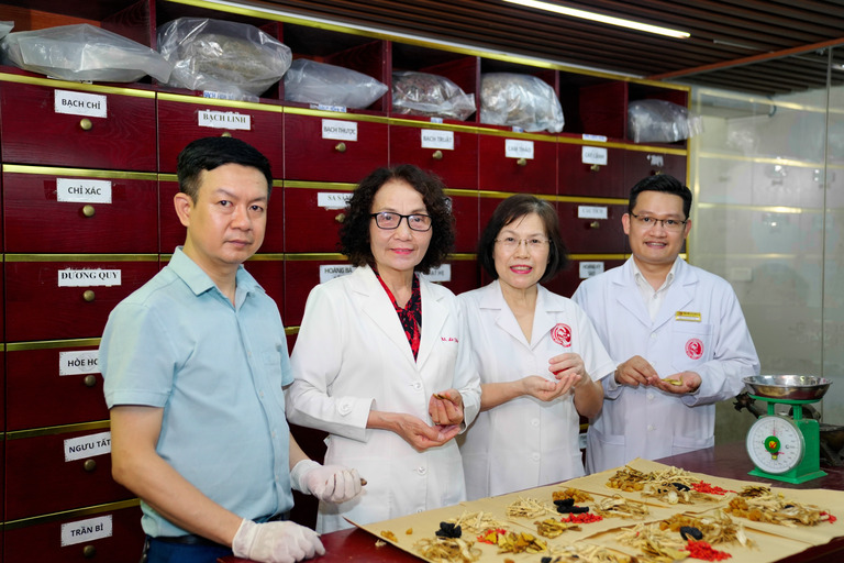 Nam Y Đỗ Minh Đường tập hợp đội ngũ bác sĩ chuyên khoa YHCT với chuyên môn cao, giàu kinh nghiệm
