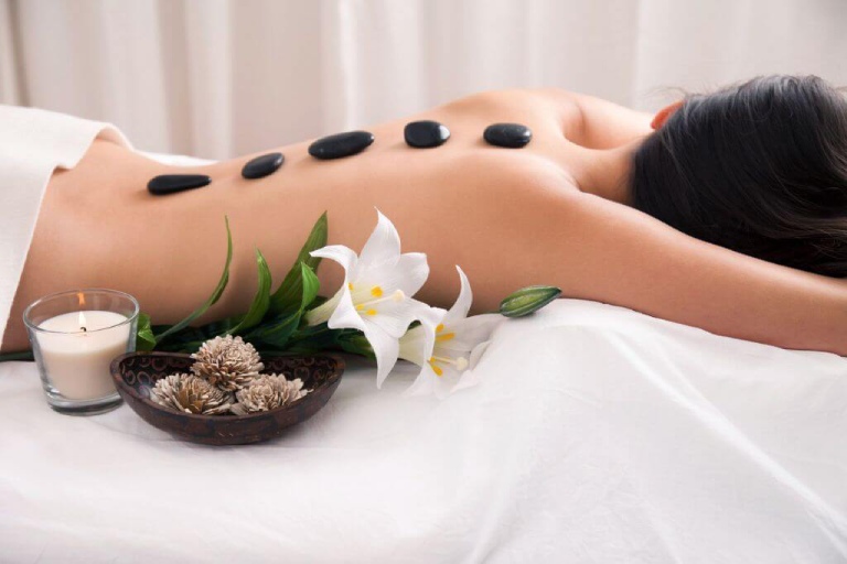 Phương ph&aacute;p chườm đ&aacute; n&oacute;ng được chỉ định sử dụng trong một số trường hợp nhất định