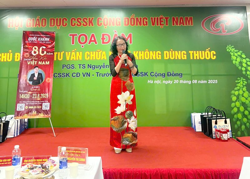 Bác sĩ Lê Phương chia sẻ về kiến thức bệnh lý trong buổi tọa đàm