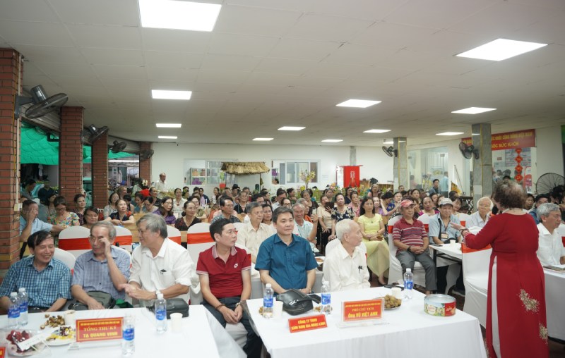 Tọa đàm có sự tham gia của đông đảo bác sĩ chuyên khoa YHCT và người dân