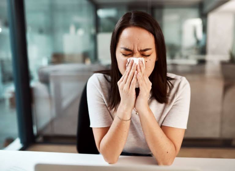 Viêm mũi kéo dài gây ra những triệu chứng khó chịu cho người bệnh